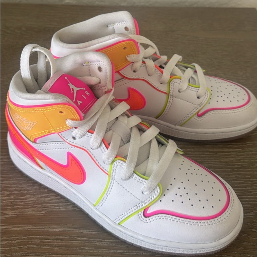 Jordan 1 Mid Edge Glow 4Y Kids